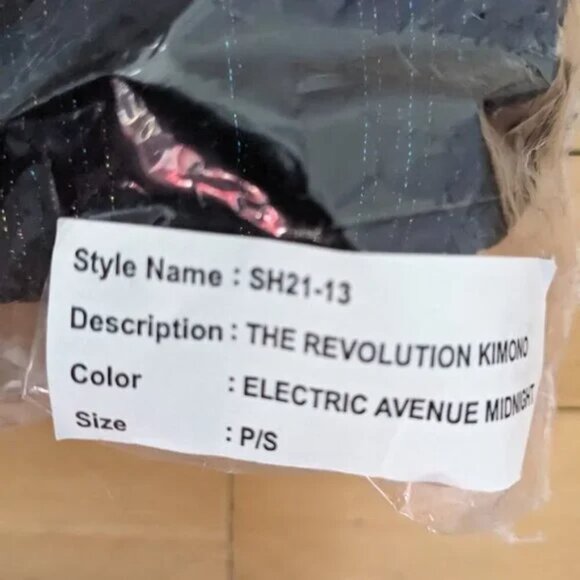 Jen's Pirate Booty | The Revolution Kimono in Electric Avenue Midnight - Picture 6 of 7